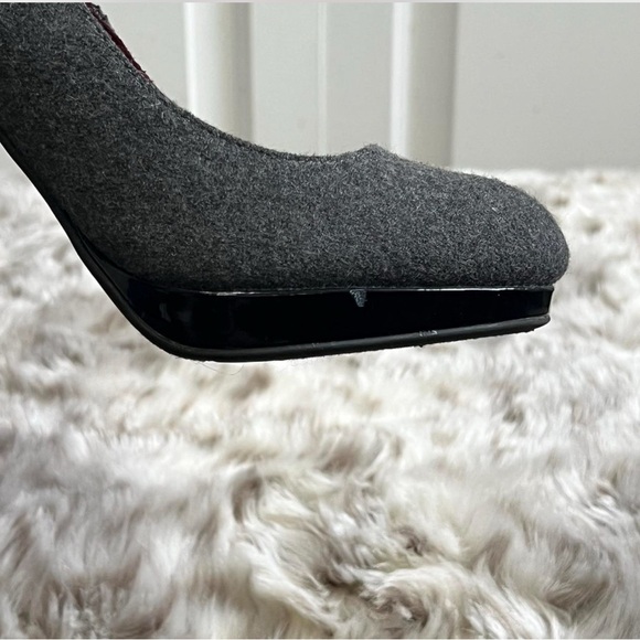 Gray Heeled Pumps - Picture 6 of 6